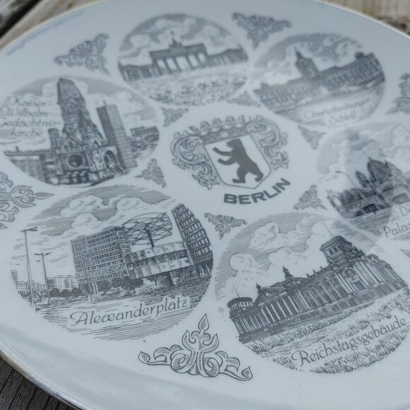 Vintage BERLIN Collector Plate Black and White Qualitat Bavaria Porcelain Muller - Picture 1 of 4